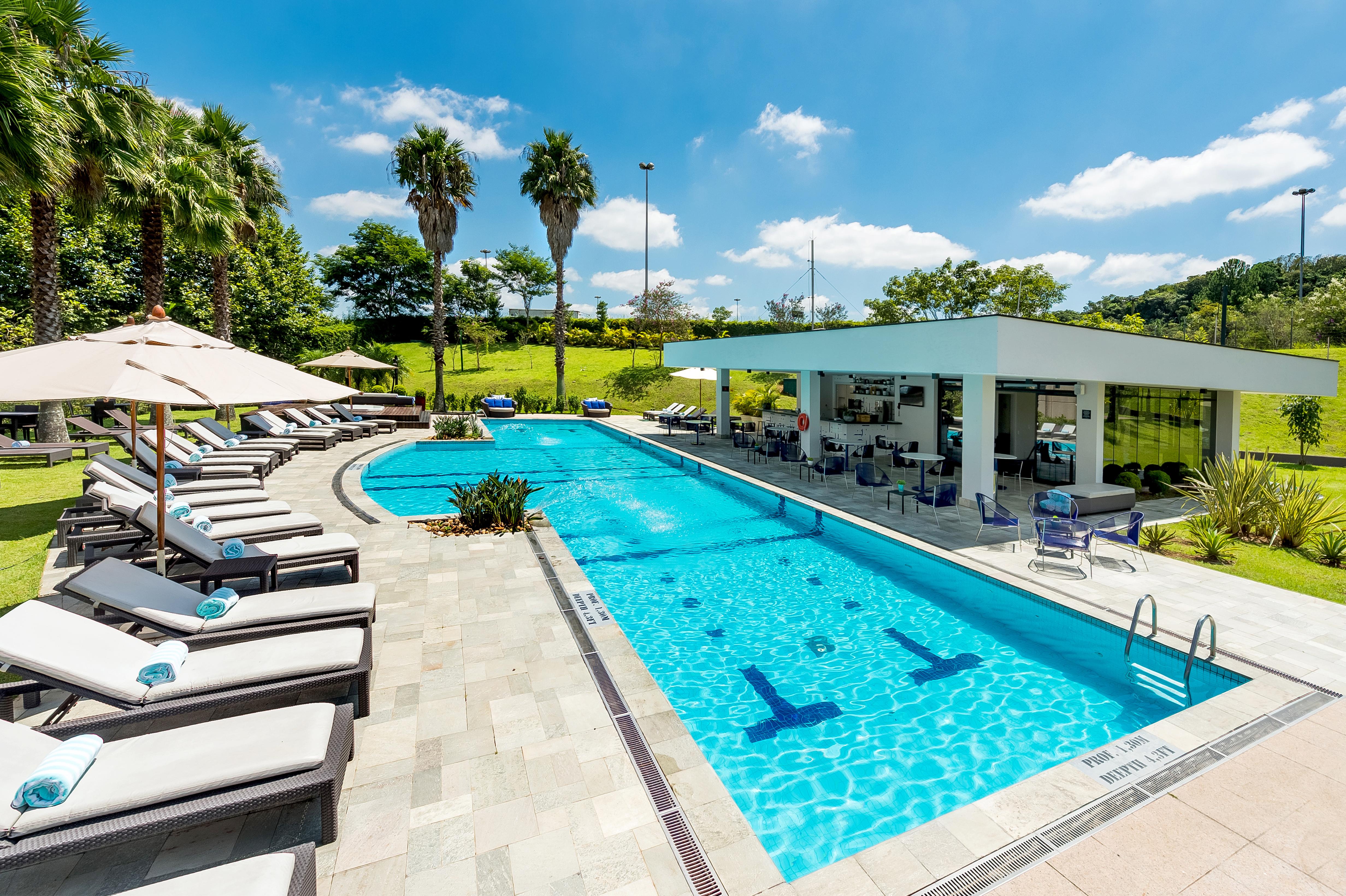 พูลแมน เซา เปาโล กัวรูลโย แอร์พอร์ต Hotel กัวรูยุส ภายนอก รูปภาพ The swimming pool at the hotel