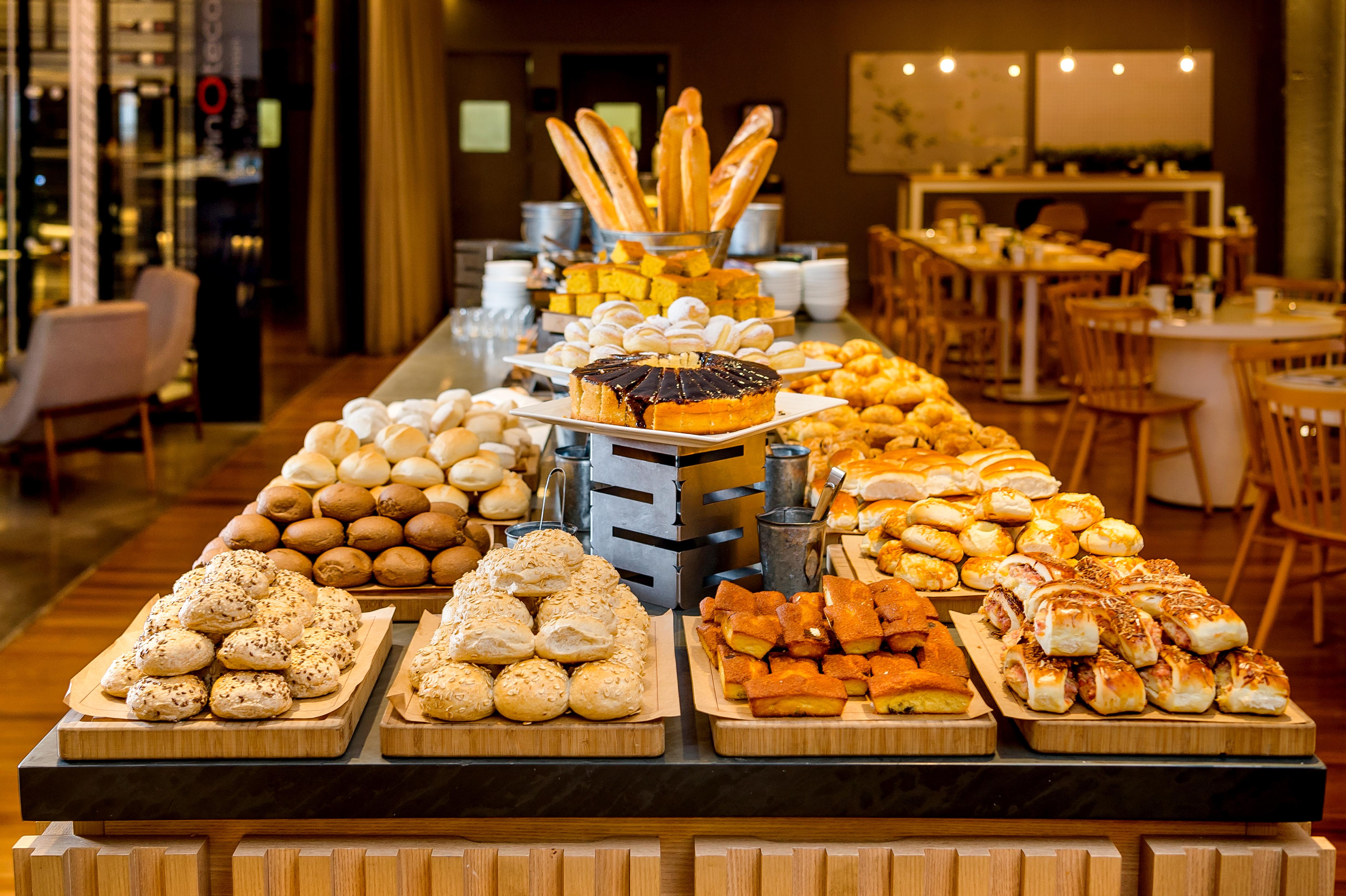 พูลแมน เซา เปาโล กัวรูลโย แอร์พอร์ต Hotel กัวรูยุส ภายนอก รูปภาพ A bread buffet at a hotel