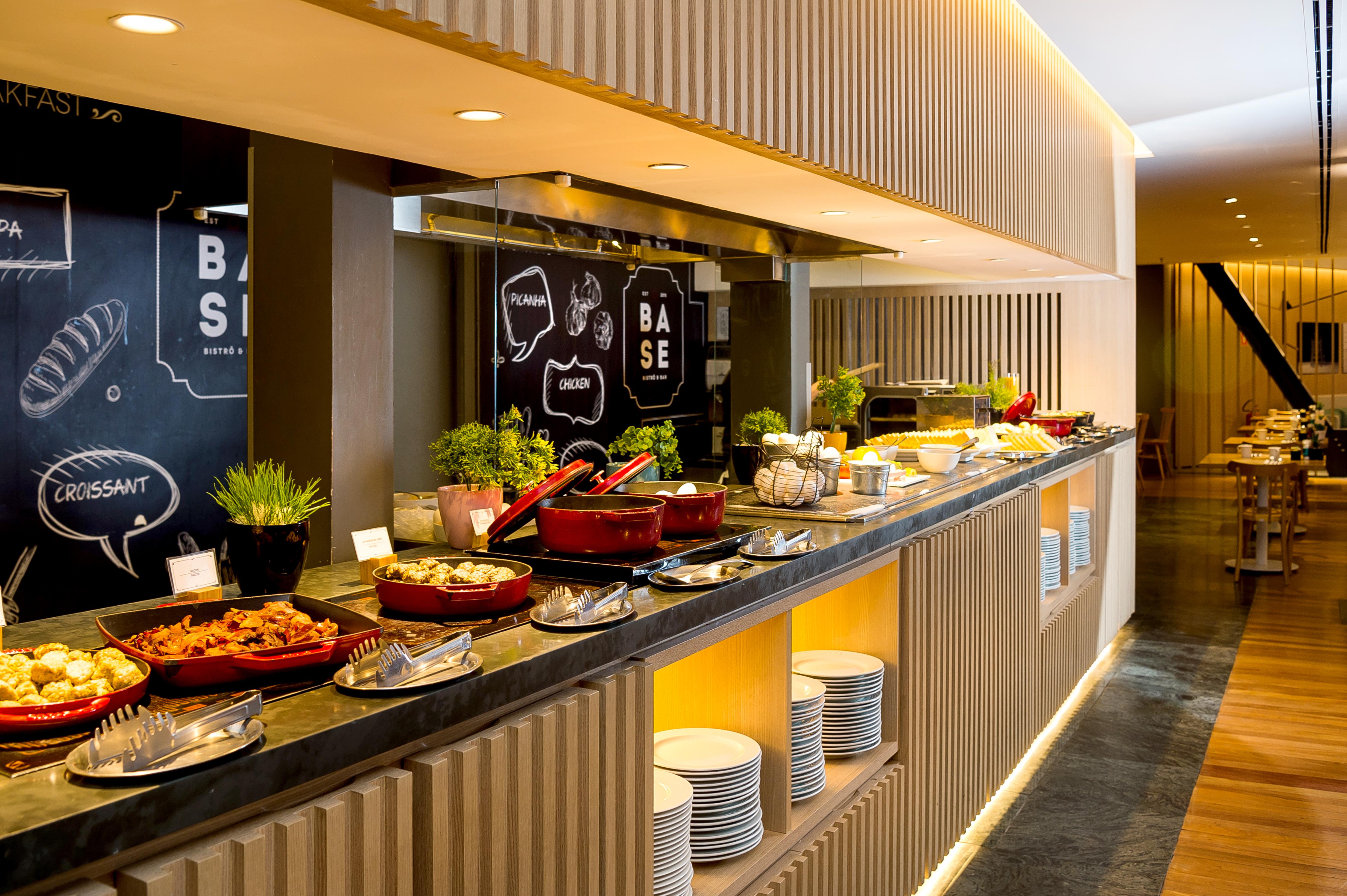 พูลแมน เซา เปาโล กัวรูลโย แอร์พอร์ต Hotel กัวรูยุส ภายนอก รูปภาพ A buffet at a hotel